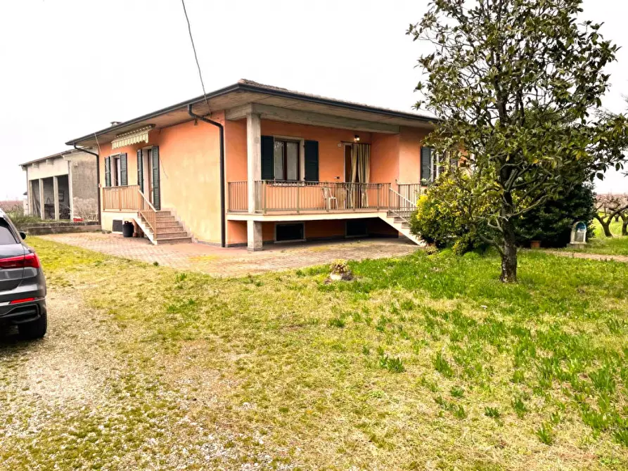 Immagine 11 di Villa in vendita  a Valeggio Sul Mincio