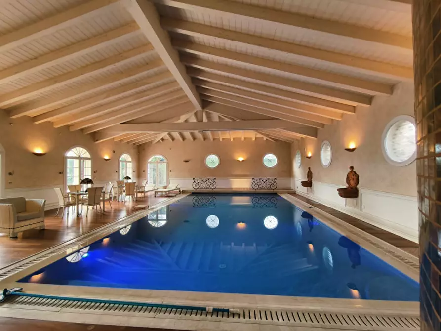 Immagine 2 di Villa in vendita  in Via Benato Vittorio a Badia Polesine