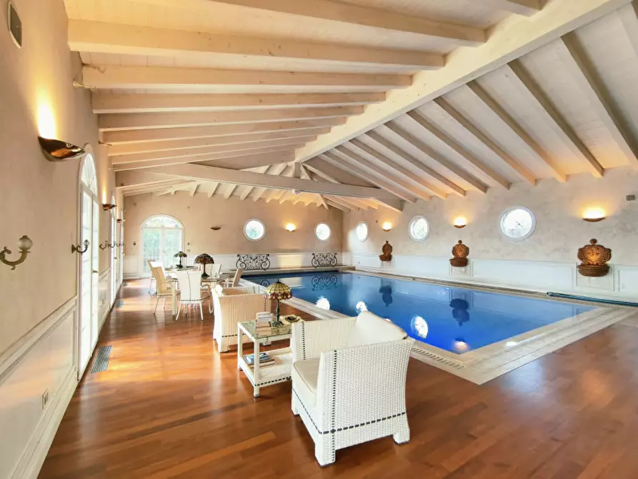 Immagine 3 di Villa in vendita  in Via Benato Vittorio a Badia Polesine