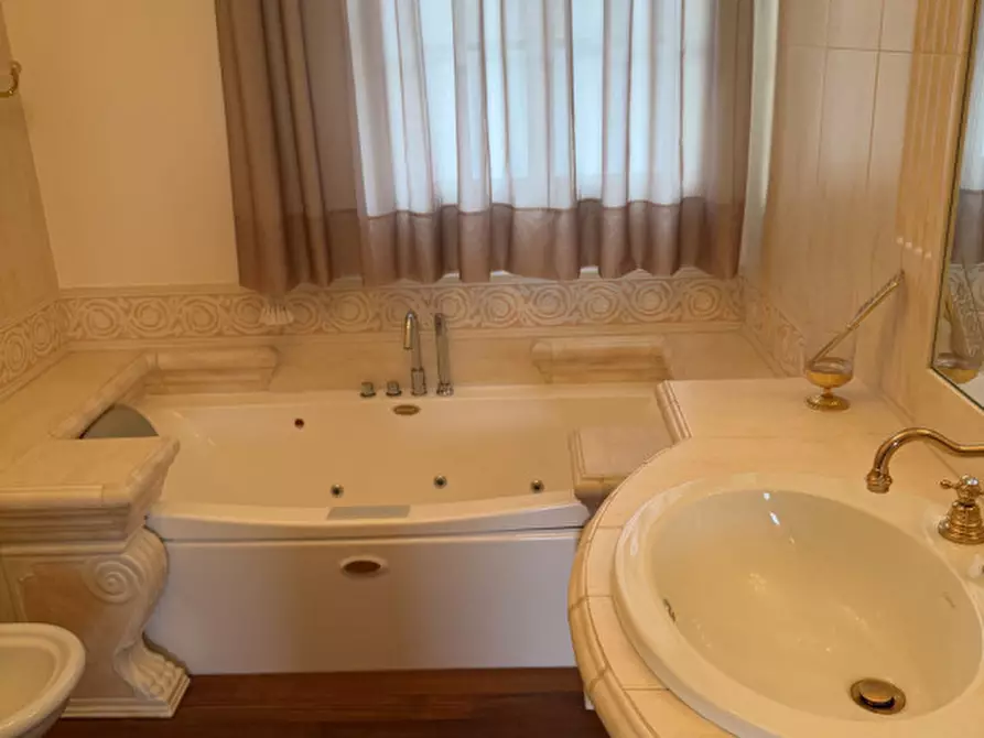 Immagine 32 di Villa in vendita  in Via Benato Vittorio a Badia Polesine