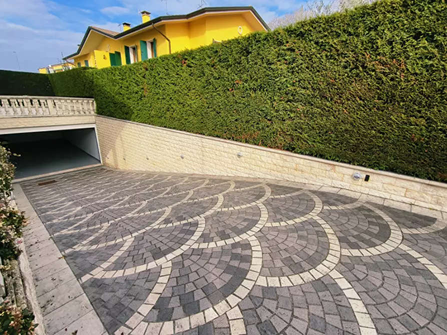 Immagine 51 di Villa in vendita  in Via Benato Vittorio a Badia Polesine