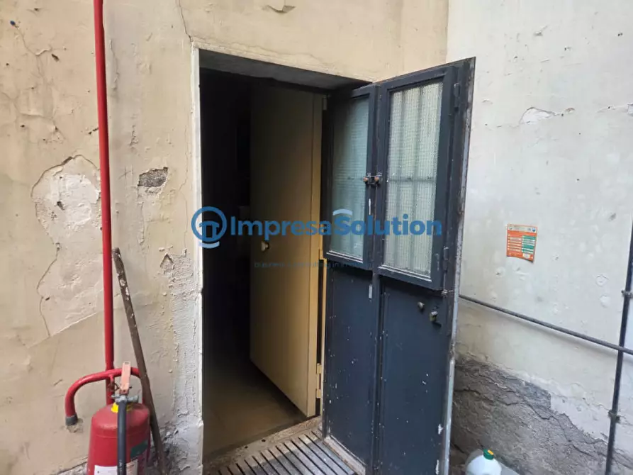 Immagine 5 di Magazzino in vendita  in Via Duomo a Napoli