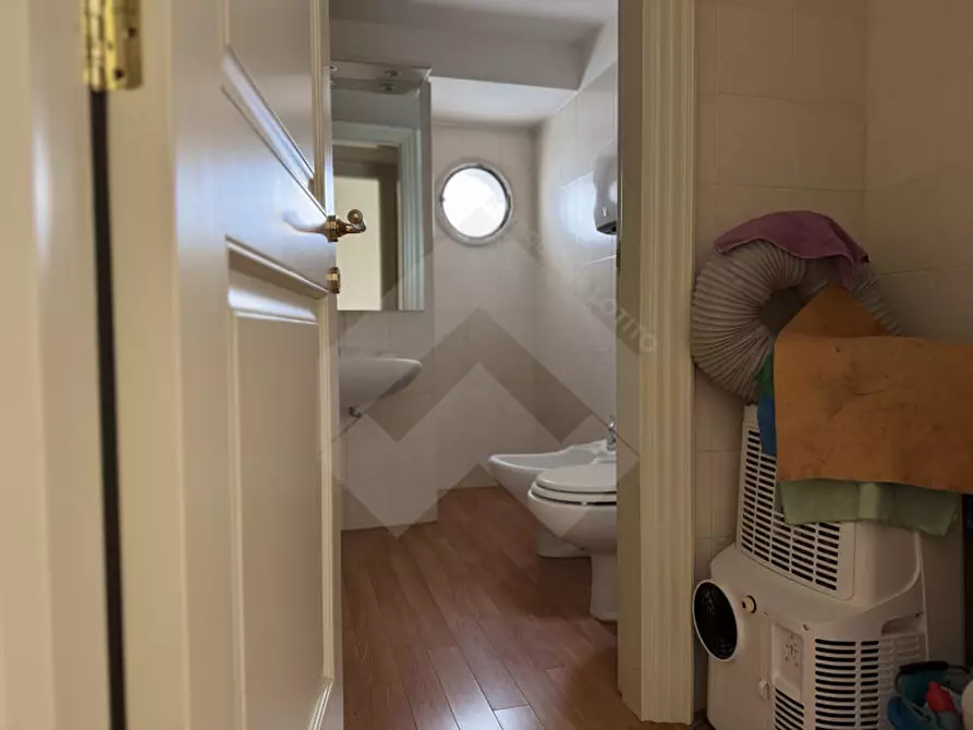 Immagine 12 di Ufficio in affitto  a Andria