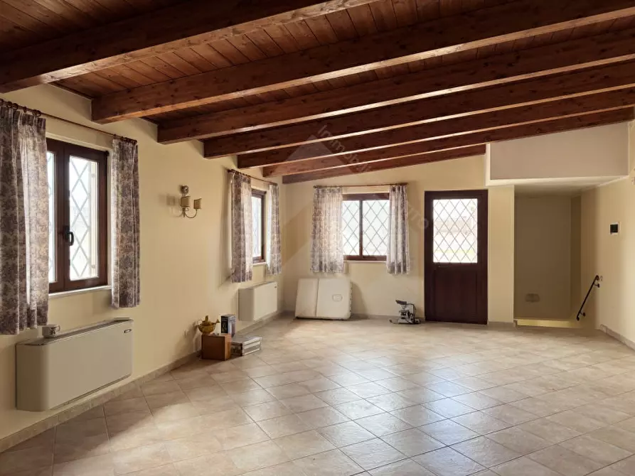 Immagine 15 di Ufficio in affitto  a Andria