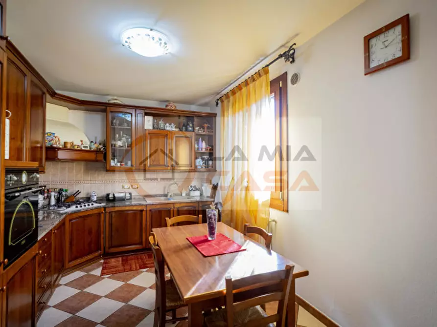 Immagine 3 di Casa trifamiliare in vendita  in Via Chiesa a Bovolenta