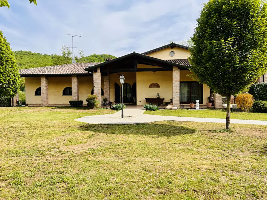 Immagine 3 di Villa in vendita  in via orio 1 a Traversetolo