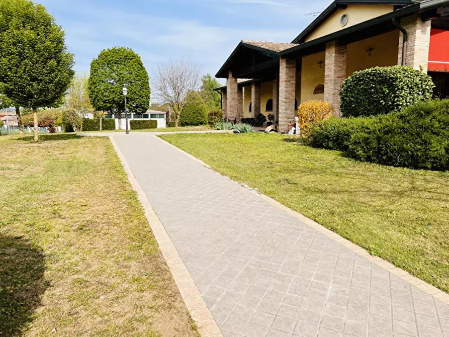 Immagine 4 di Villa in vendita  in via orio 1 a Traversetolo