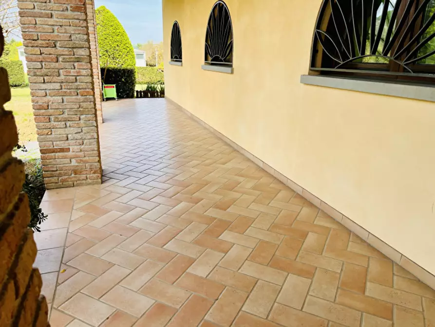 Immagine 10 di Villa in vendita  in via orio 1 a Traversetolo