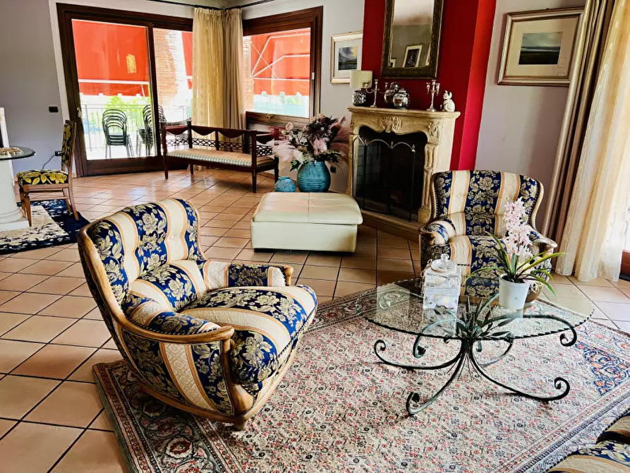 Immagine 15 di Villa in vendita  in via orio 1 a Traversetolo