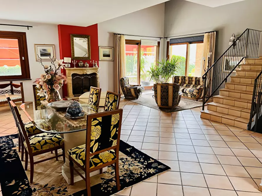 Immagine 16 di Villa in vendita  in via orio 1 a Traversetolo