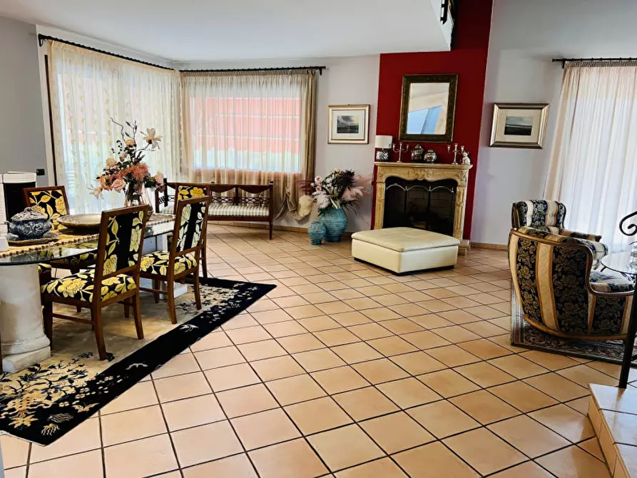 Immagine 17 di Villa in vendita  in via orio 1 a Traversetolo