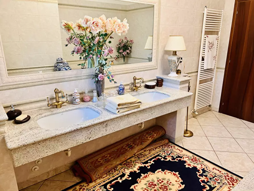 Immagine 35 di Villa in vendita  in via orio 1 a Traversetolo