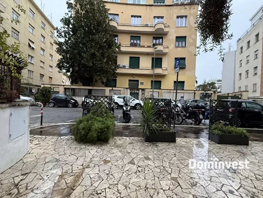 Immagine 6 di Negozio in affitto  in Via Archimede a Roma