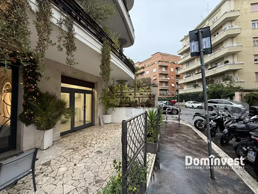 Immagine 10 di Negozio in affitto  in Via Archimede a Roma