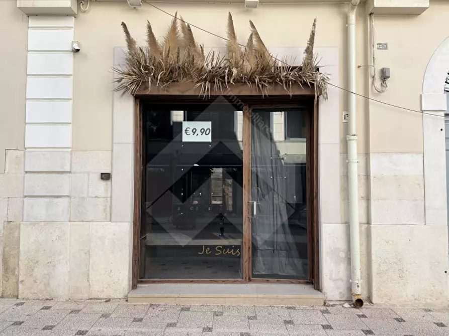 Immagine 1 di Negozio in affitto  a Andria