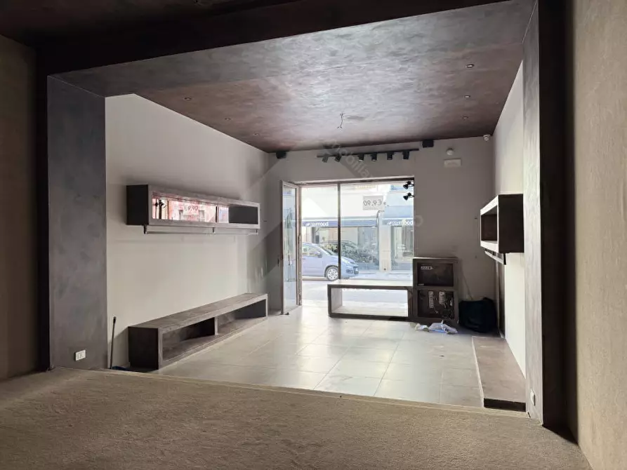 Immagine 3 di Negozio in affitto  a Andria