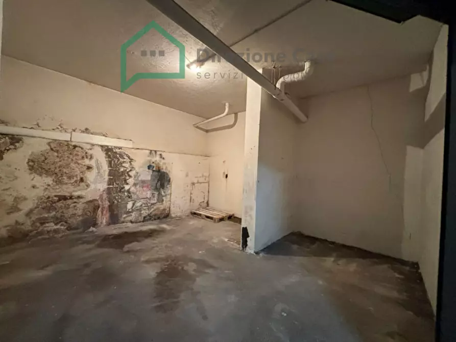 Immagine 15 di Garage in vendita  in via g.f. pinto, 43 a Napoli