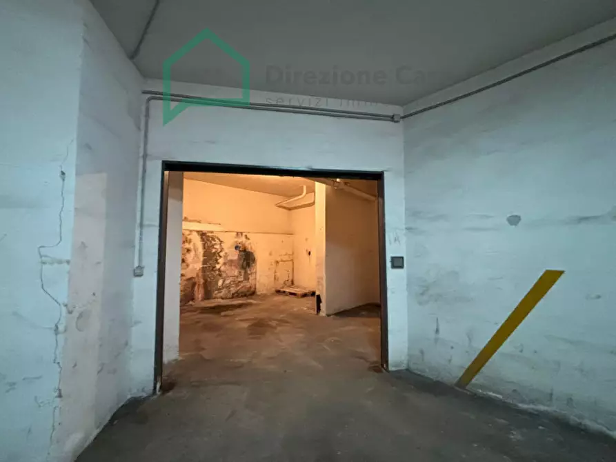Immagine 16 di Garage in vendita  in via g.f. pinto, 43 a Napoli