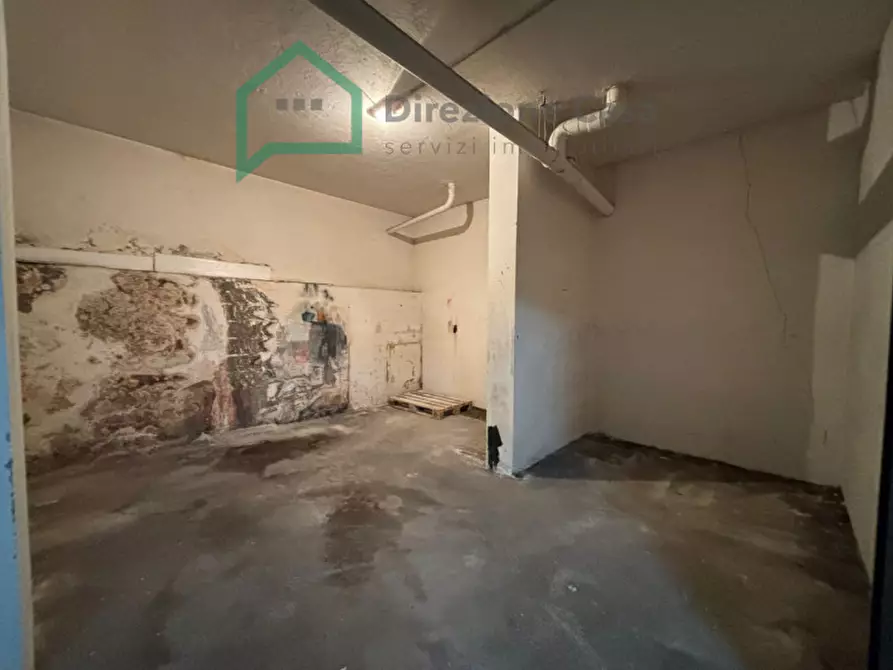 Immagine 20 di Garage in vendita  in via g.f. pinto, 43 a Napoli
