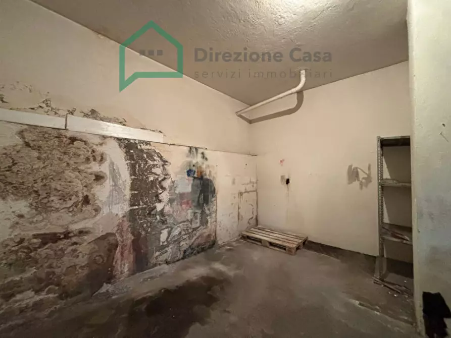 Immagine 21 di Garage in vendita  in via g.f. pinto, 43 a Napoli