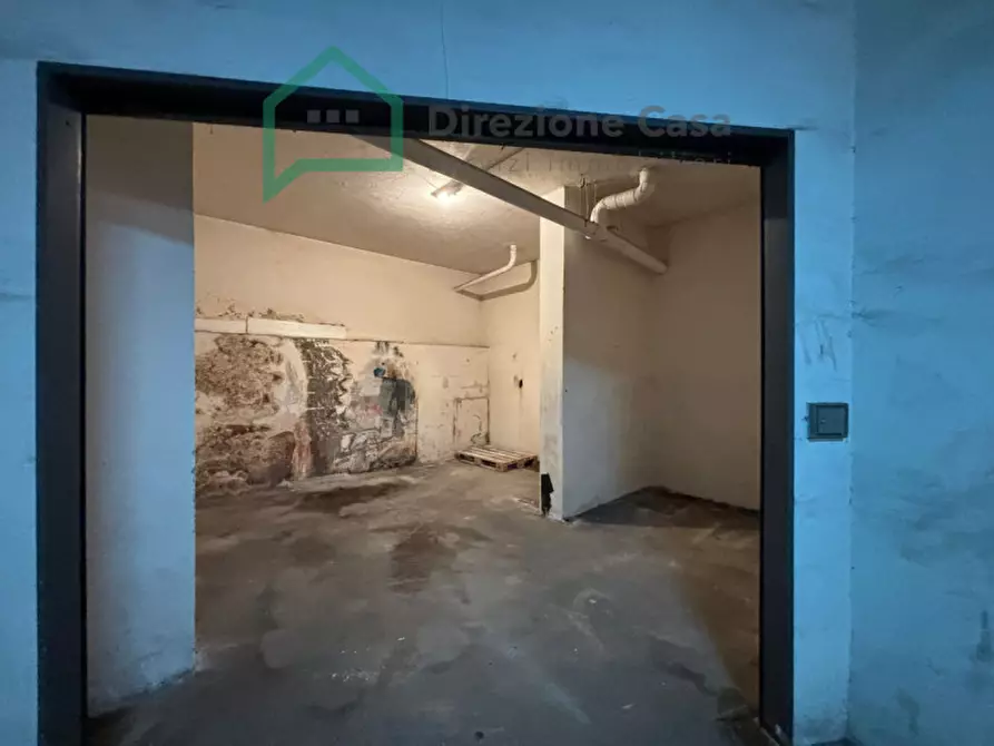 Immagine 23 di Garage in vendita  in via g.f. pinto, 43 a Napoli