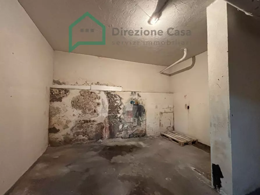 Immagine 25 di Garage in vendita  in via g.f. pinto, 43 a Napoli