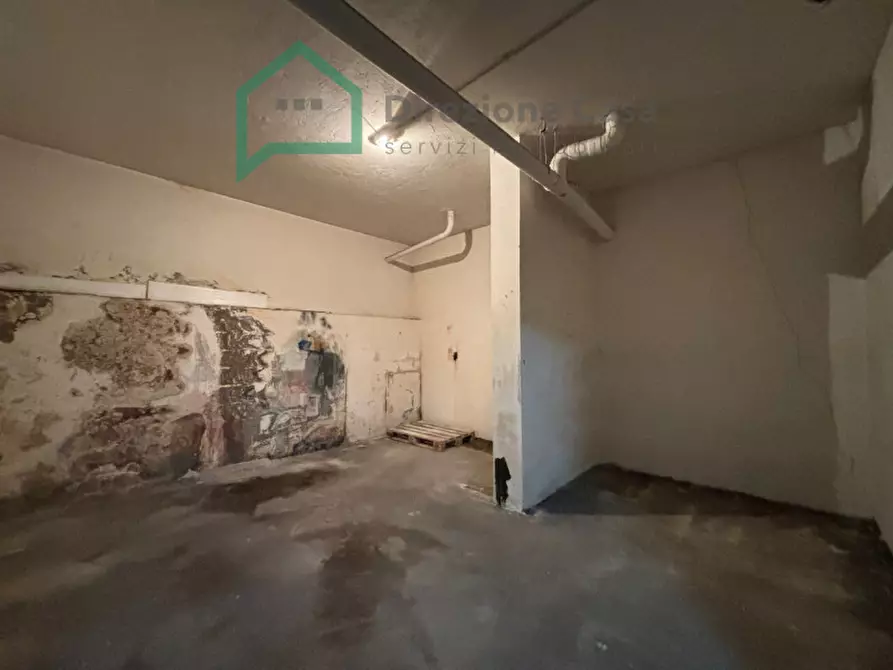 Immagine 26 di Garage in vendita  in via g.f. pinto, 43 a Napoli