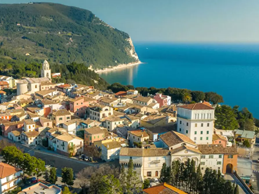 Immagine 1 di Casa indipendente in vendita  a Sirolo