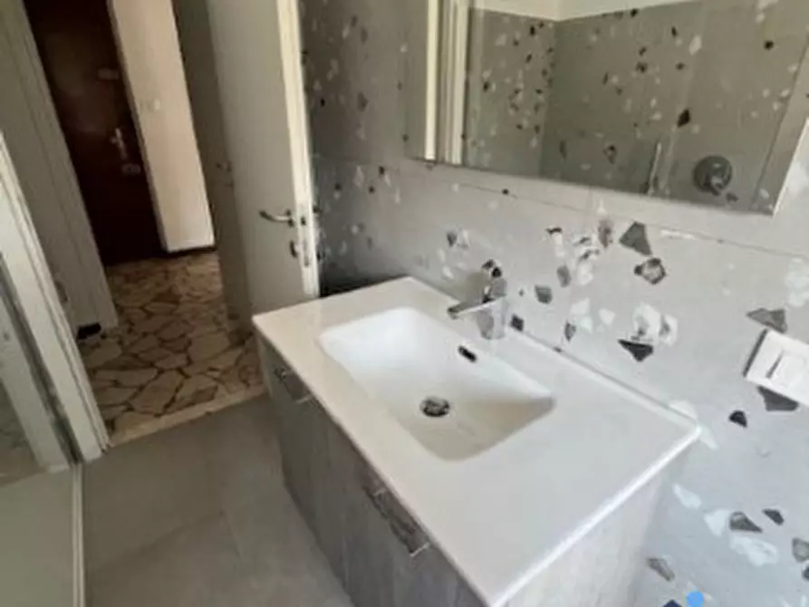 Immagine 10 di Appartamento in vendita  in Via Luigi Basiletti a Brescia