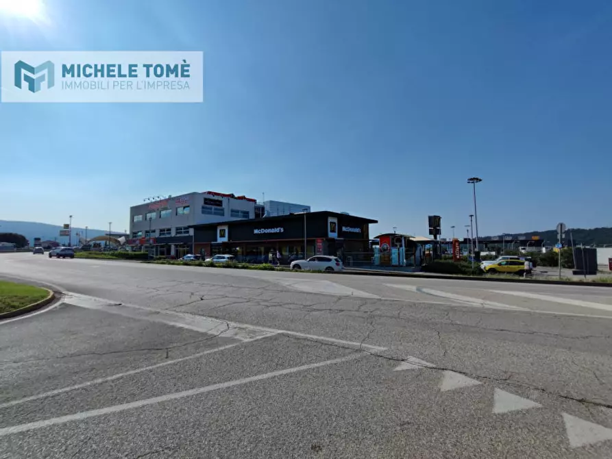 Immagine 2 di Negozio in affitto  in via san pieretto a Affi