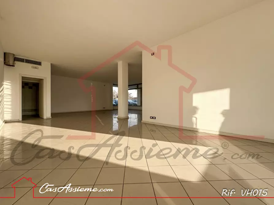 Immagine 4 di Negozio in affitto  a Tombolo