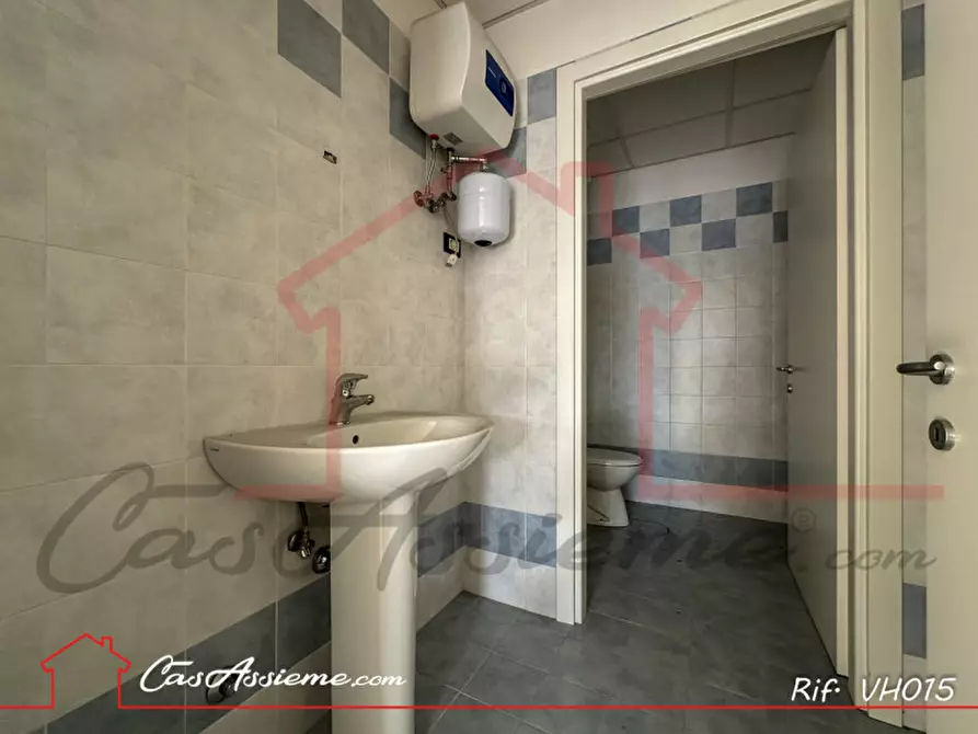 Immagine 5 di Negozio in affitto  a Tombolo