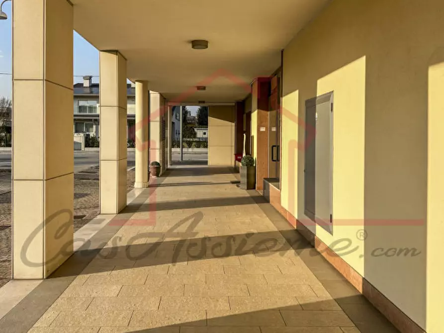 Immagine 13 di Negozio in affitto  a Tombolo