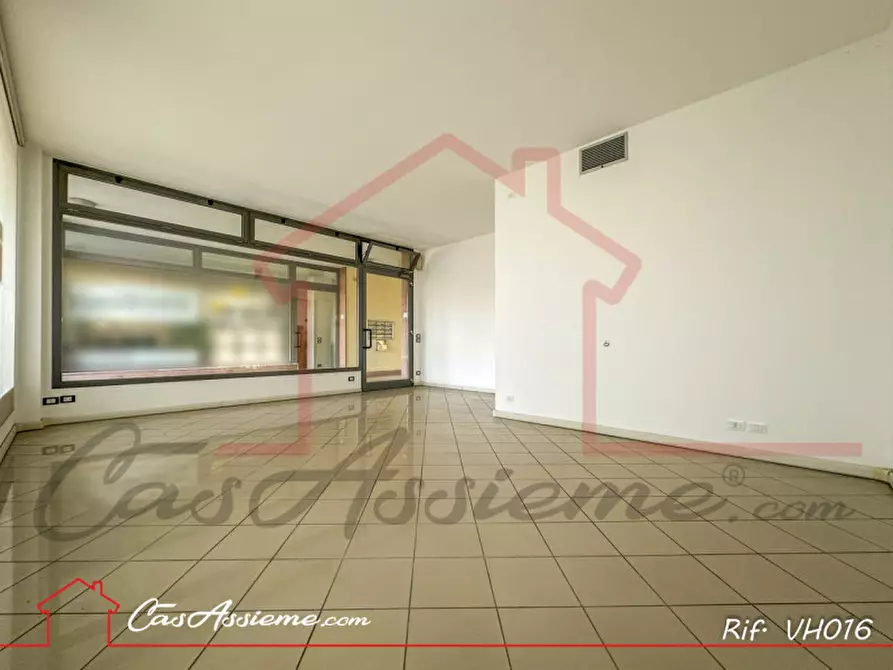 Immagine 2 di Negozio in affitto  a Tombolo