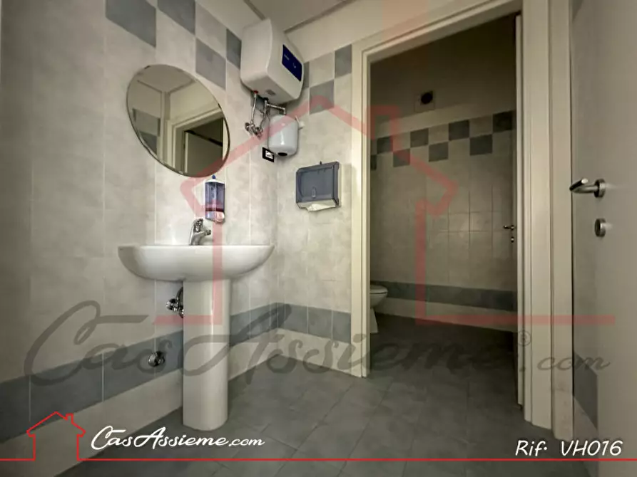 Immagine 4 di Negozio in affitto  a Tombolo