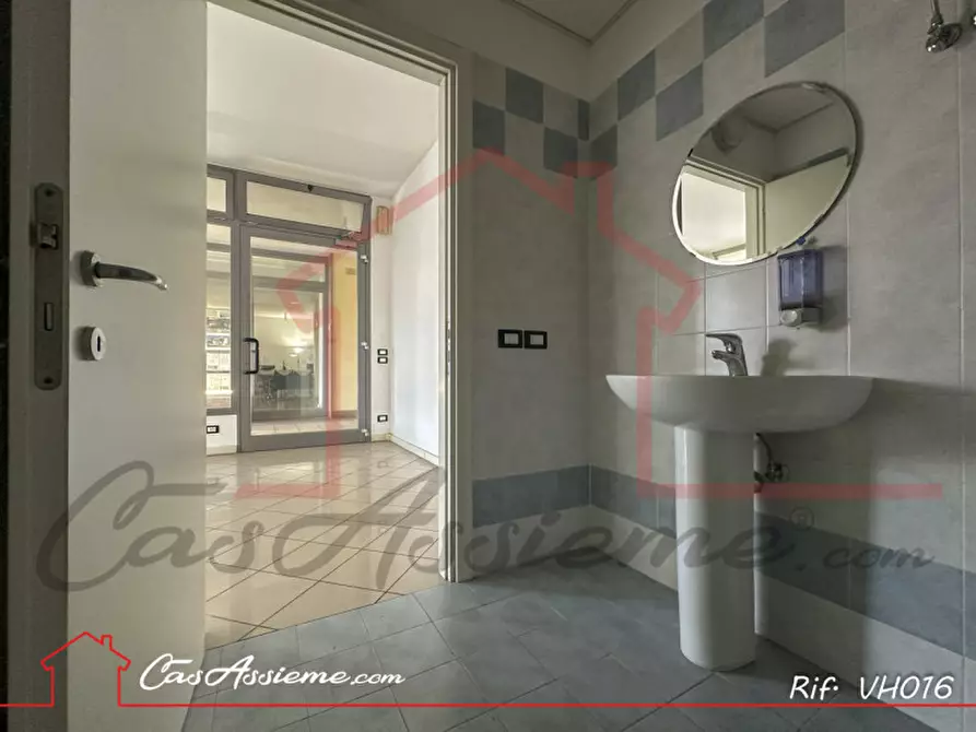 Immagine 5 di Negozio in affitto  a Tombolo