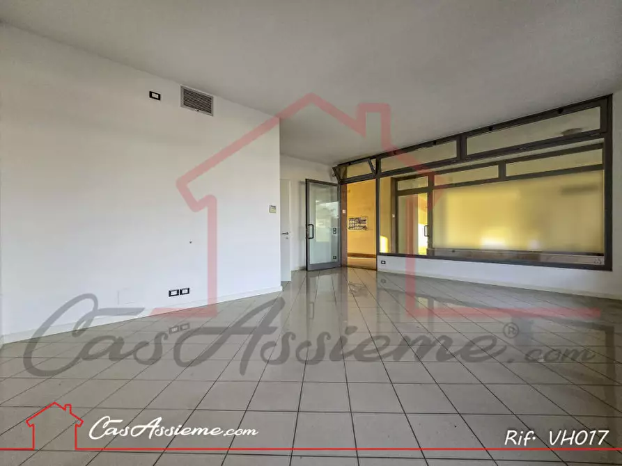 Immagine 3 di Negozio in affitto  a Tombolo