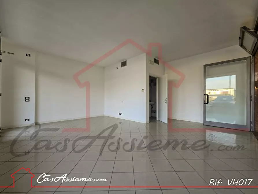 Immagine 4 di Negozio in affitto  a Tombolo