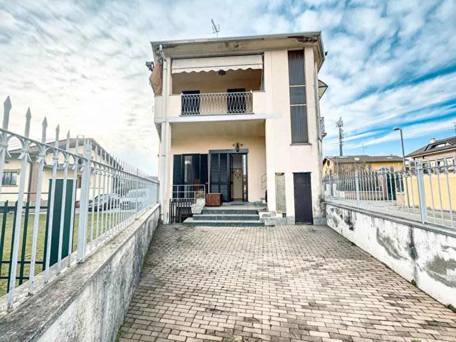 Immagine 1 di Casa indipendente in vendita  in Via Dante, 15 a Cureggio