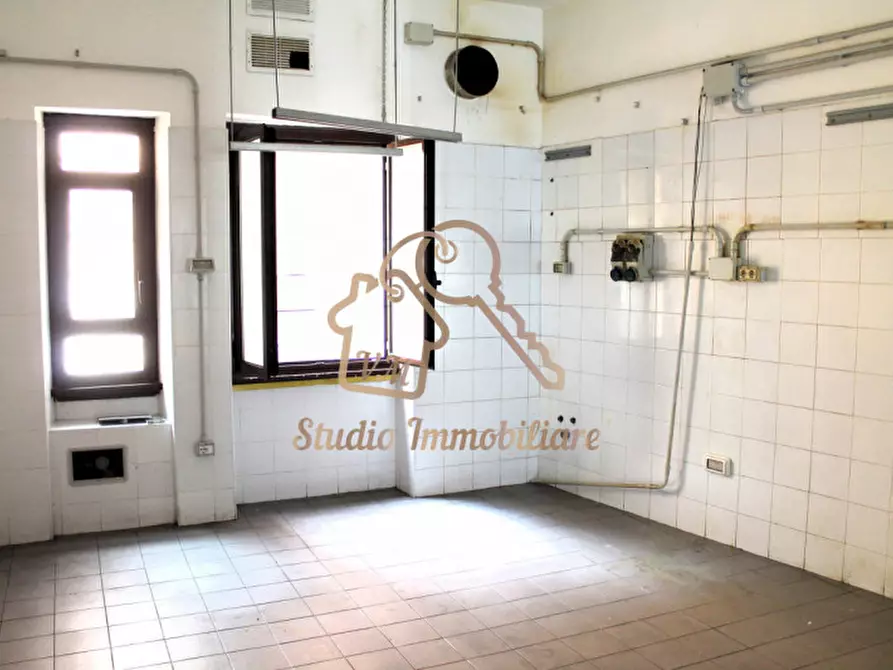 Immagine 2 di Negozio in affitto  in Via Valsassina, 83 a Roma