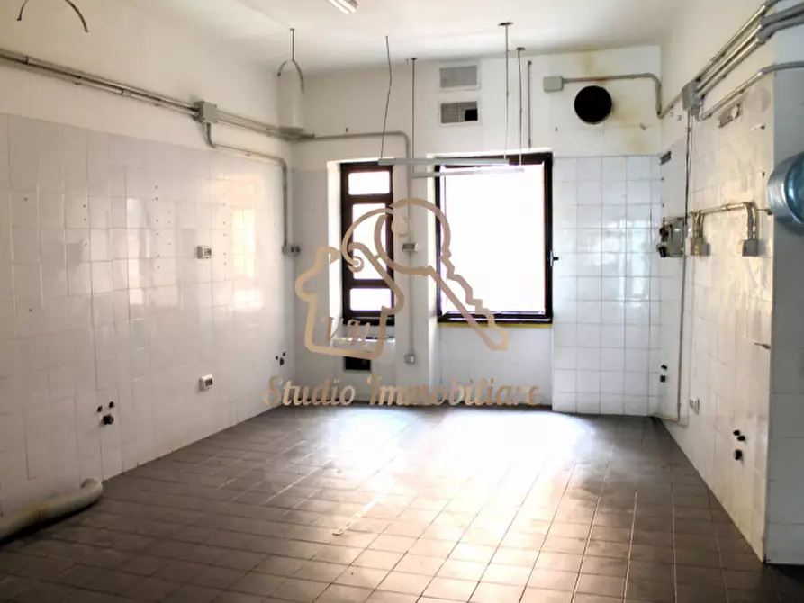 Immagine 6 di Negozio in affitto  in Via Valsassina, 83 a Roma