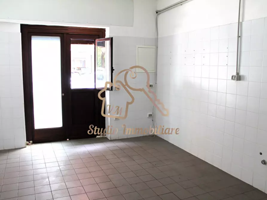 Immagine 10 di Negozio in affitto  in Via Valsassina, 83 a Roma
