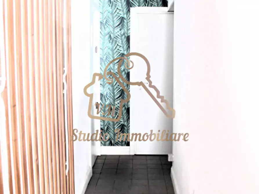 Immagine 11 di Negozio in affitto  in Via Valsassina, 83 a Roma