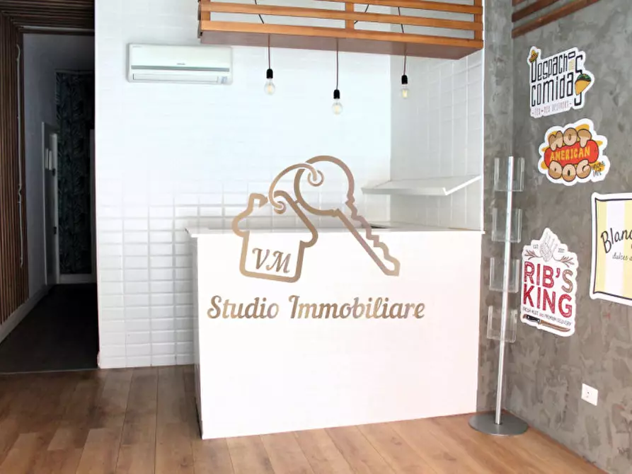 Immagine 12 di Negozio in affitto  in Via Valsassina, 83 a Roma