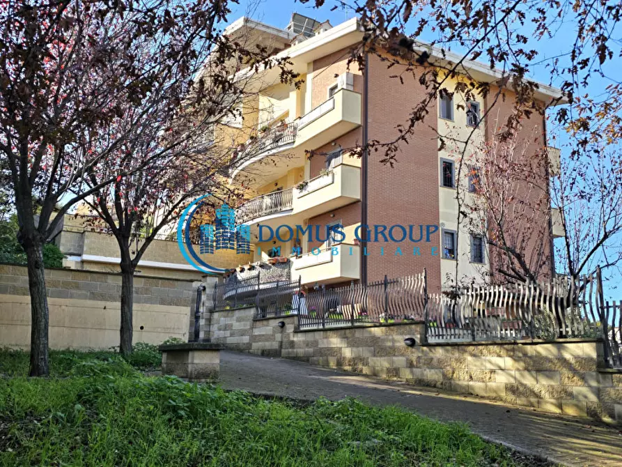 Immagine 1 di Appartamento in vendita  in Via Vergina Tonelli a Roma