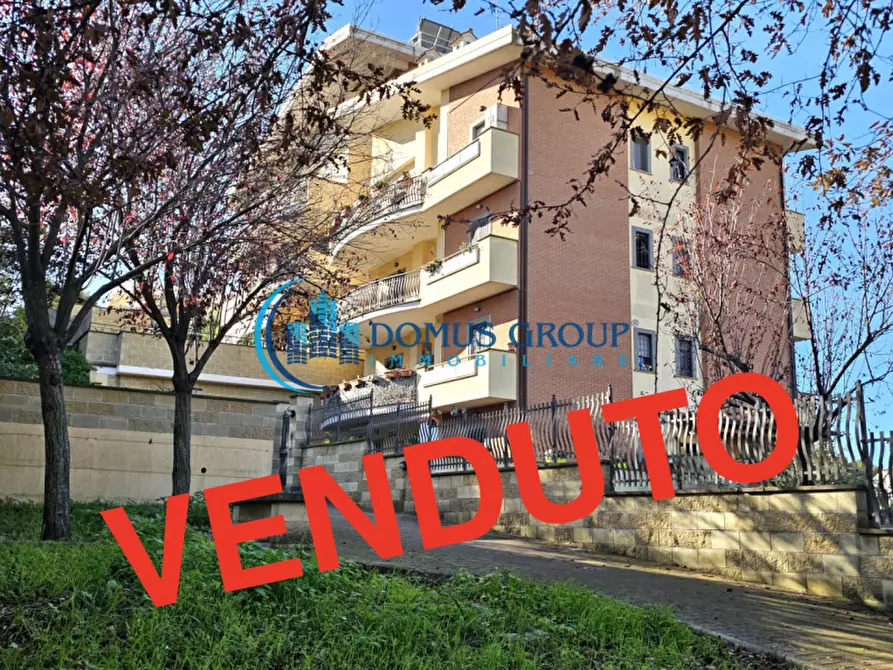 Immagine 1 di Appartamento in vendita  in Via Vergina Tonelli a Roma