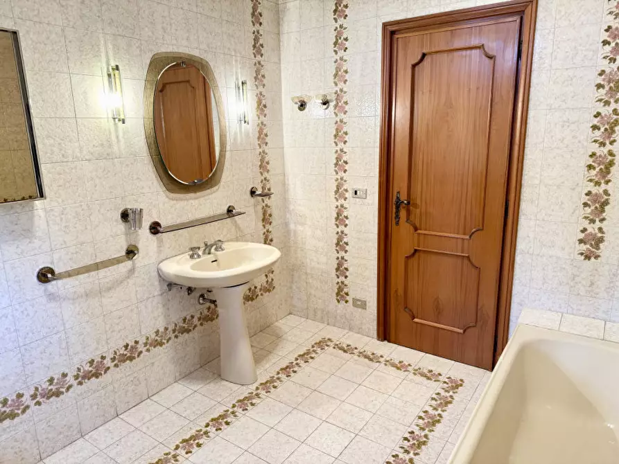 Immagine 42 di Villa in vendita  in via corfu 15 a San Secondo Parmense