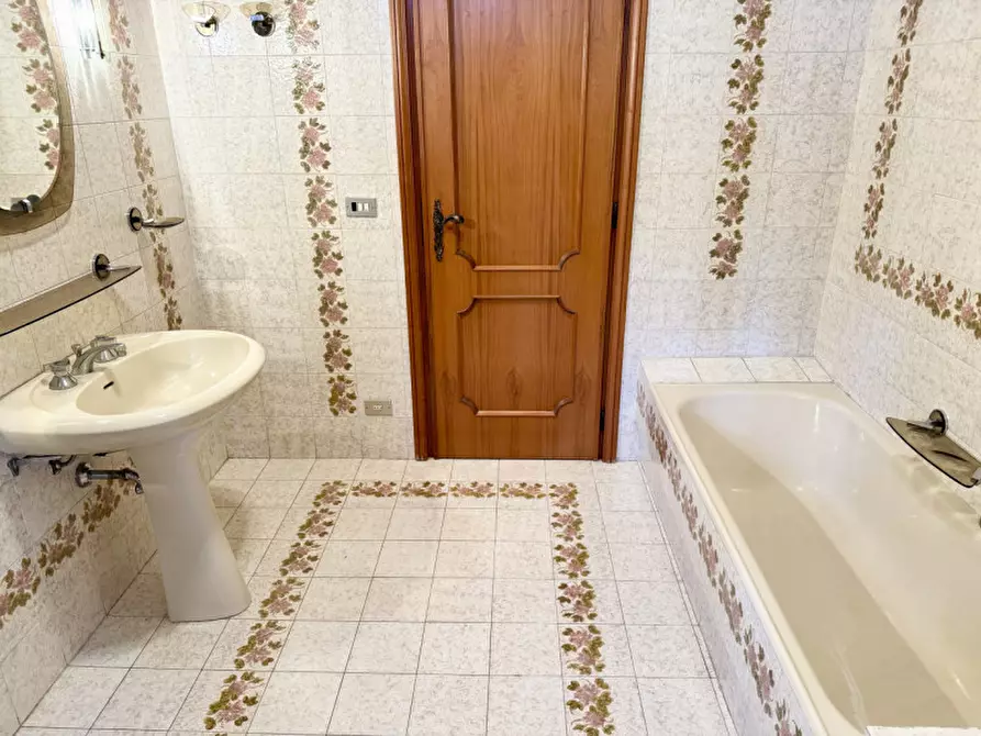 Immagine 43 di Villa in vendita  in via corfu 15 a San Secondo Parmense