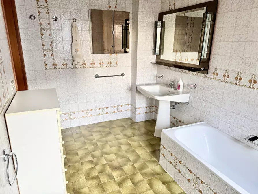 Immagine 59 di Villa in vendita  in via corfu 15 a San Secondo Parmense