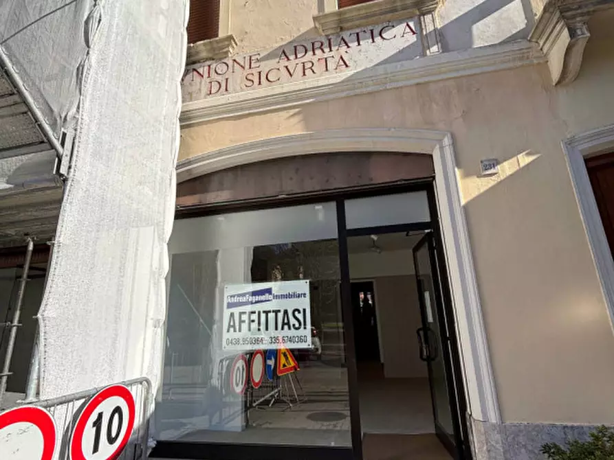Immagine 4 di Negozio in affitto  in Viale della Vittoria n. 231 a Vittorio Veneto